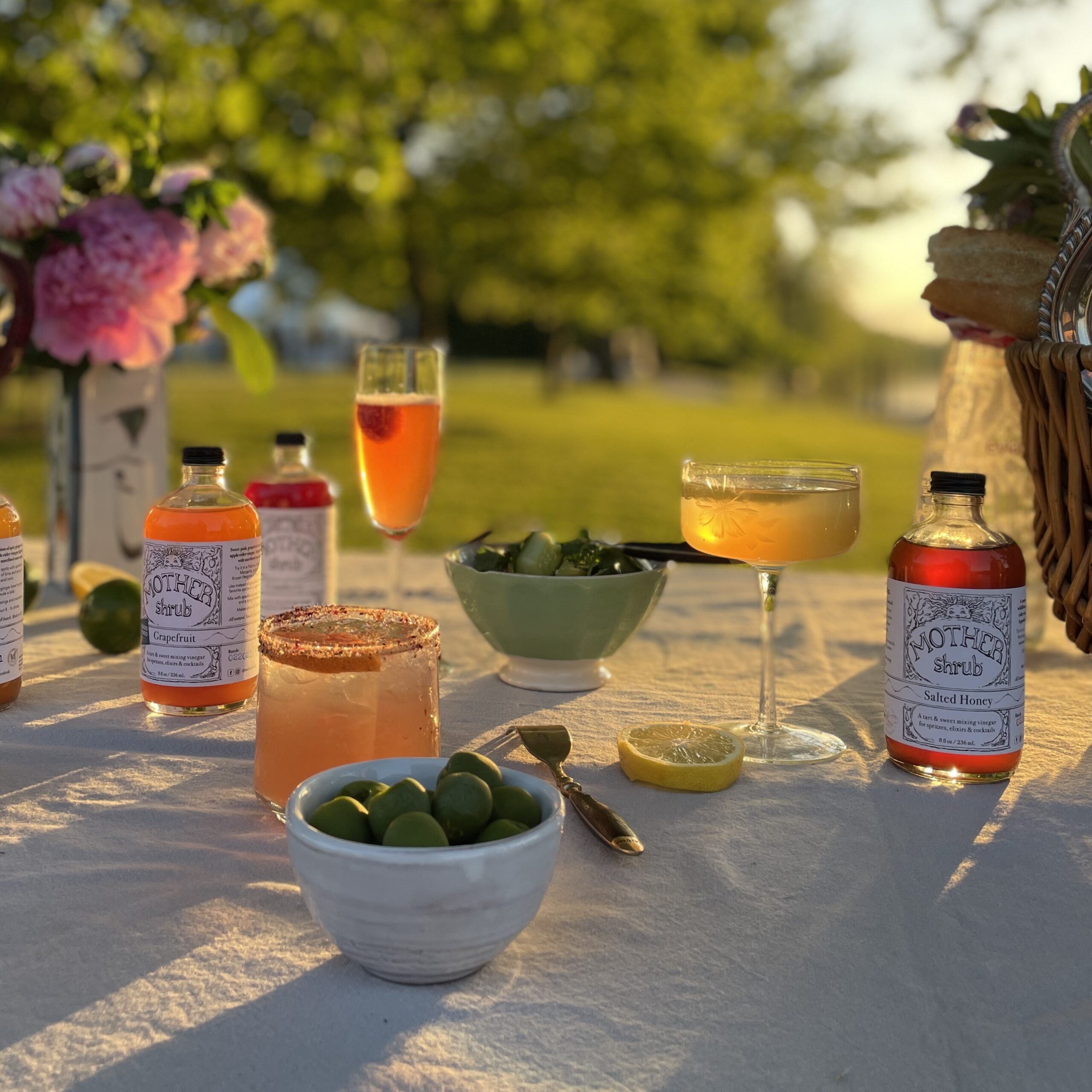 MC MOTHER shrub table sq MOTHER shrub